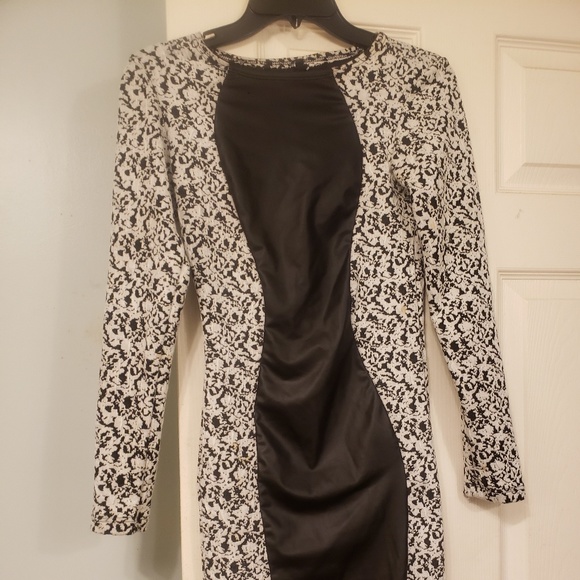 Dresses & Skirts - Dress